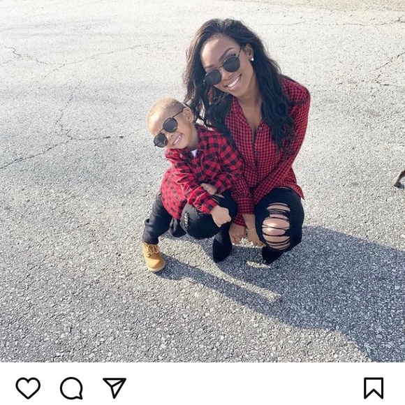 Kensngtn Milan Black Sunglasses with Case and Box - Picture 5 of 5